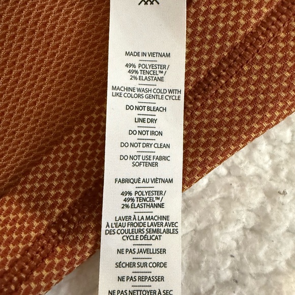 NWT Rhone men’s Glacier Short Sleeve shirt in Brandy Red. Size Med standard fit - Picture 6 of 6